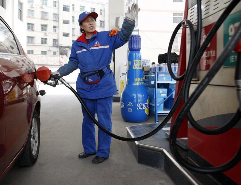 Китай наказав нафтопереробним заводам припинити експорт палива