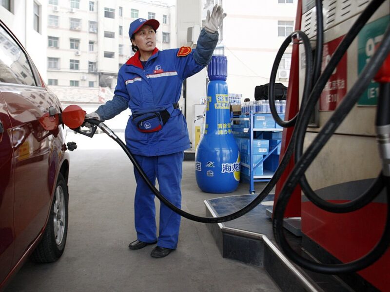 Китай наказав нафтопереробним заводам припинити експорт палива
