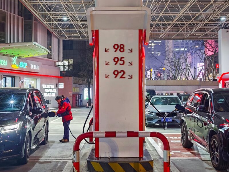 Китай запровадив регулювання цін на пальне