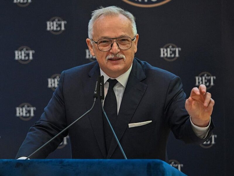 Київ передав Угорщині 35 тисяч тонн української нафти – ЗМІ