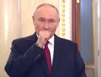 “Кхе-кхе”: Кремль виклав невідредаговане вітання Путіна з 8 березня