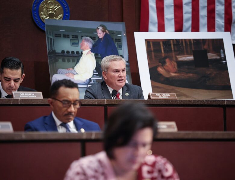 Клінтон розповів про дівчат, які супроводжували Епштейна під час польотів