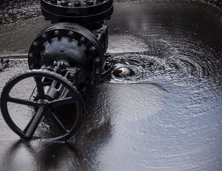 Країни МЕА почали вивільнення аварійних нафтових запасів