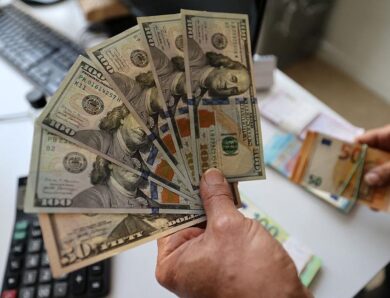 Курс долара злетів до нового рекорду в Україні