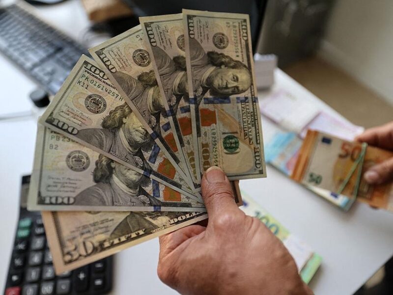 Курс долара злетів до нового рекорду в Україні