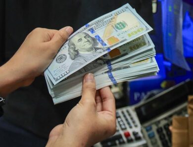 Курс гривні зміцнюється на початку тижня