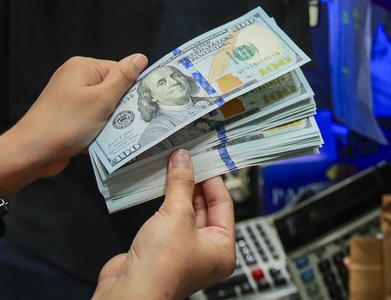 Курс гривні зміцнюється на початку тижня