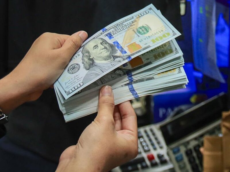 Курс гривні зміцнюється на початку тижня