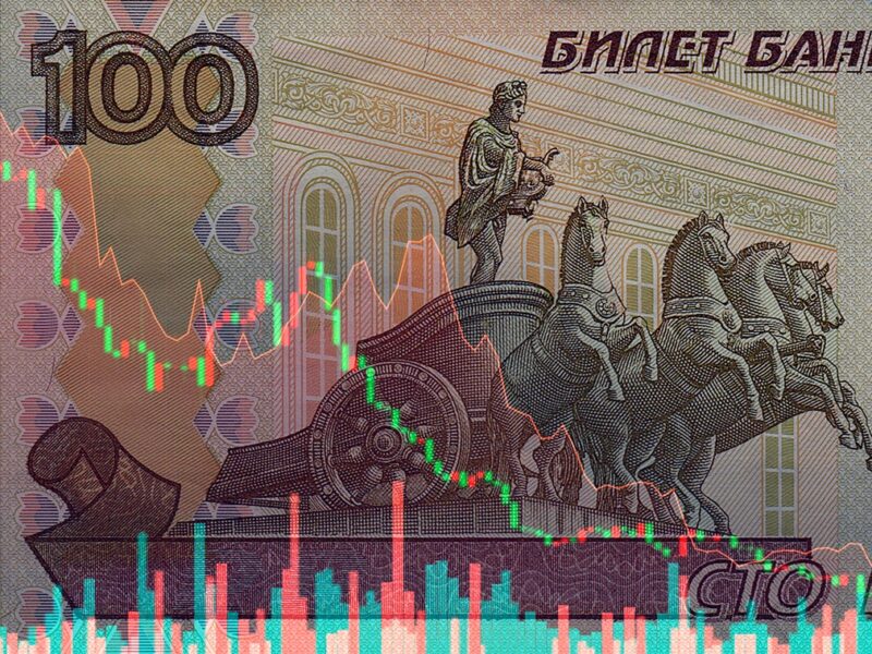 Курс рубля прискорив падіння попри зростання цін на нафту