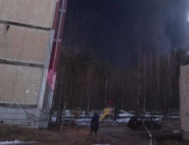 Ленобласть РФ атакували дрони: сталася пожежа