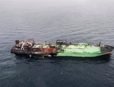 Лівія буксирує пошкоджений російський танкер із ЗПГ