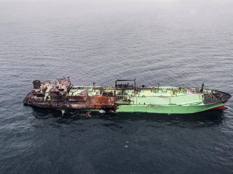 Лівія буксирує пошкоджений російський танкер із ЗПГ
