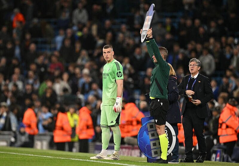 Лунін зіграв другий тайм у поєдинку з Манчестер Сіті