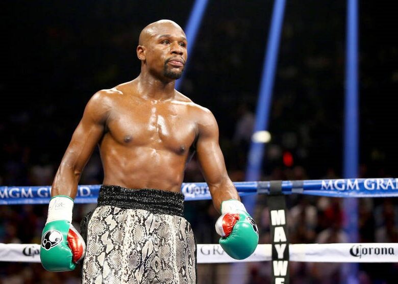 Мейвезер повторює шлях Усика, анонсувавши бій з кікбоксером