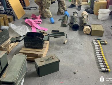 Мільйонний “бізнес”: військові продавали зброю, викрадену з фронту