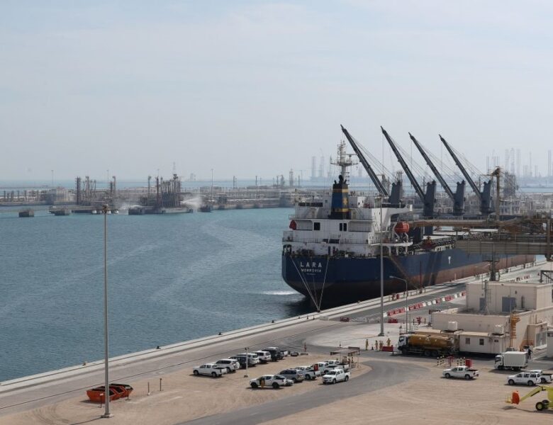 На Близькому Сході припиняють роботу нафтові та газові об’єкти