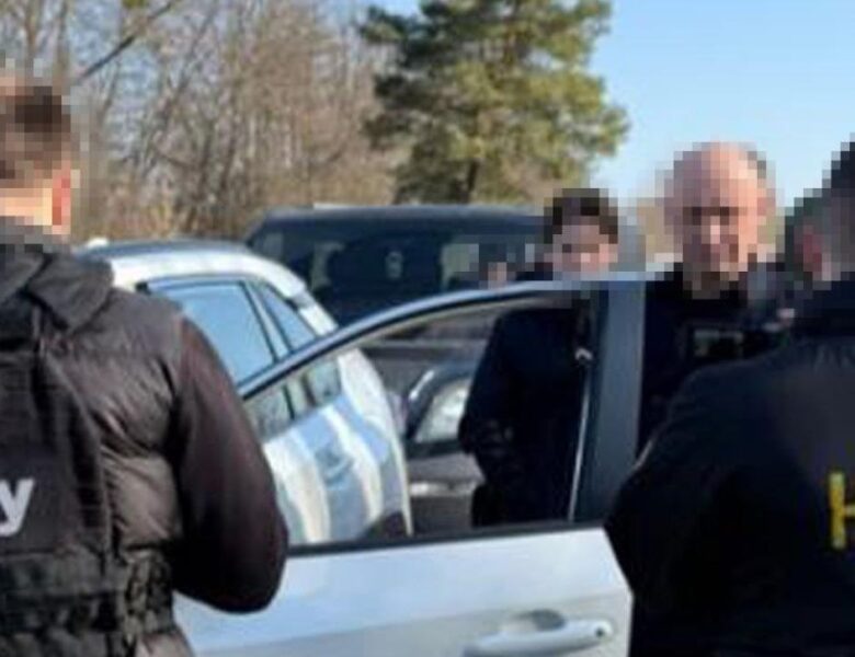 На Буковині викрито суддю, який підмовляв адвоката дати хабар