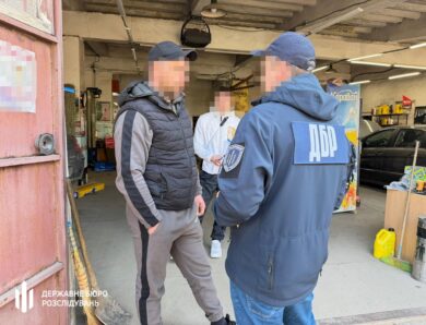 На Буковині військові працювали на ринку і СТО замість служби