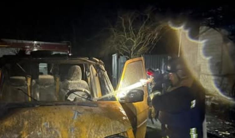 На Чернігівщині через падіння дрона РФ горів будинок