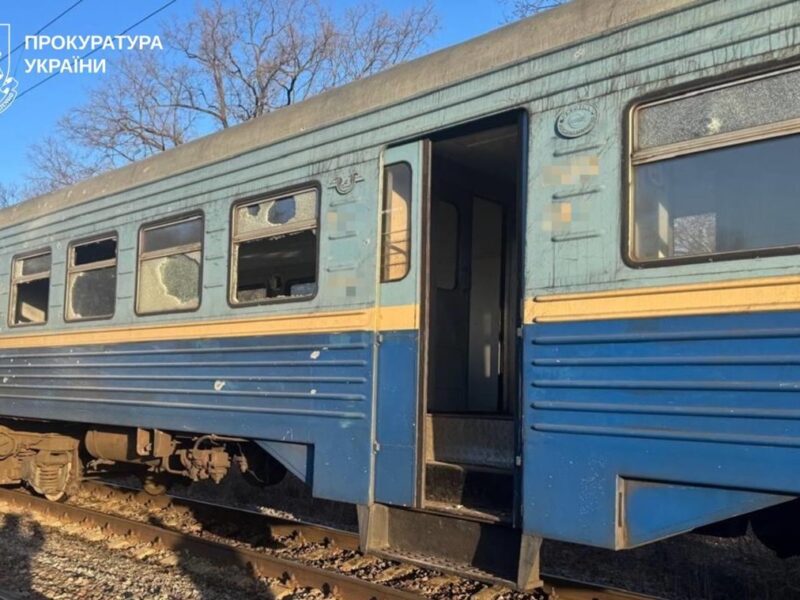 На Харківщині “шахед” атакував електричку, є постраждалі