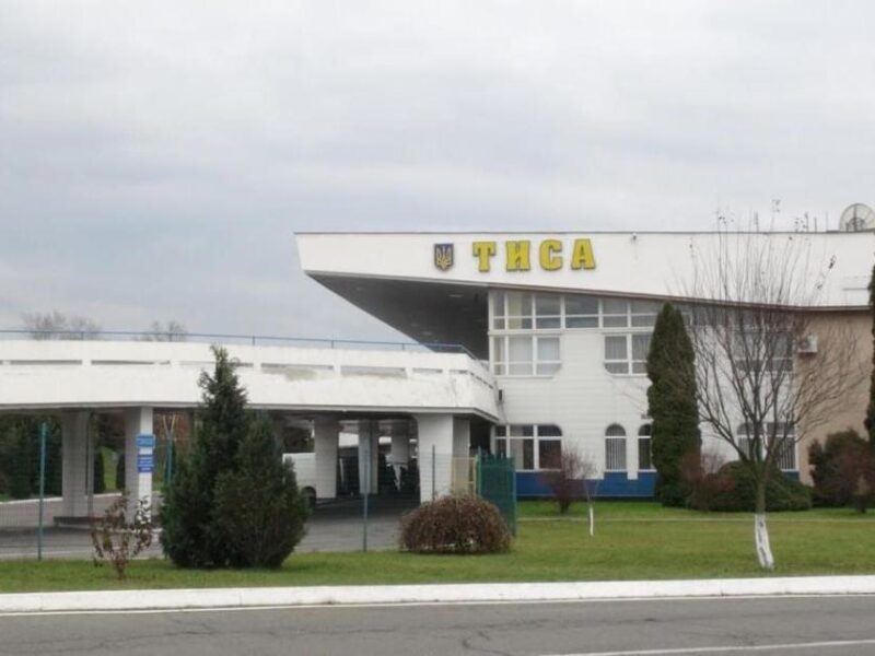 На кордоні з Угорщиною через один з КПП призупинено пропуск