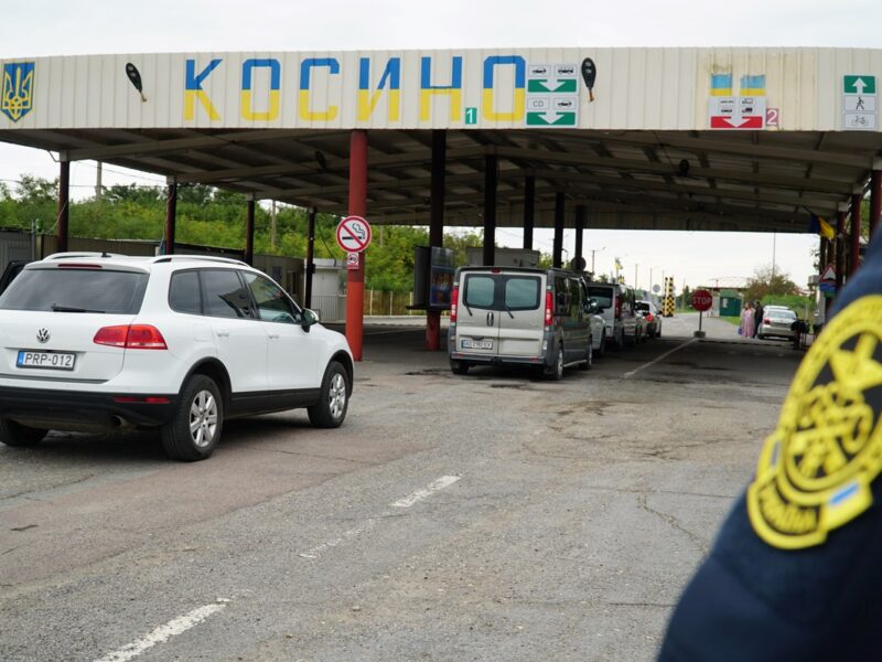 На кордоні з Угорщиною тимчасово не працюватиме один з пунктів пропуску