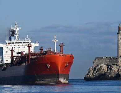 На Кубу доправили 100 тисяч тонн російської нафти