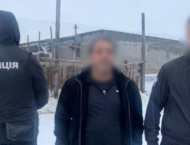 На Одещині затримали іноземців, які попродавали фальшиві долари