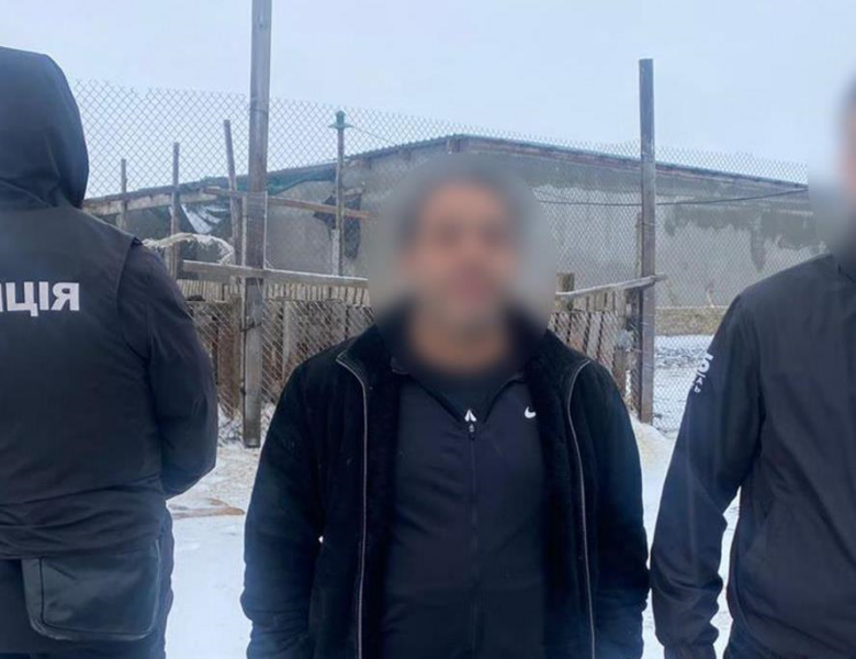 На Одещині затримали іноземців, які попродавали фальшиві долари