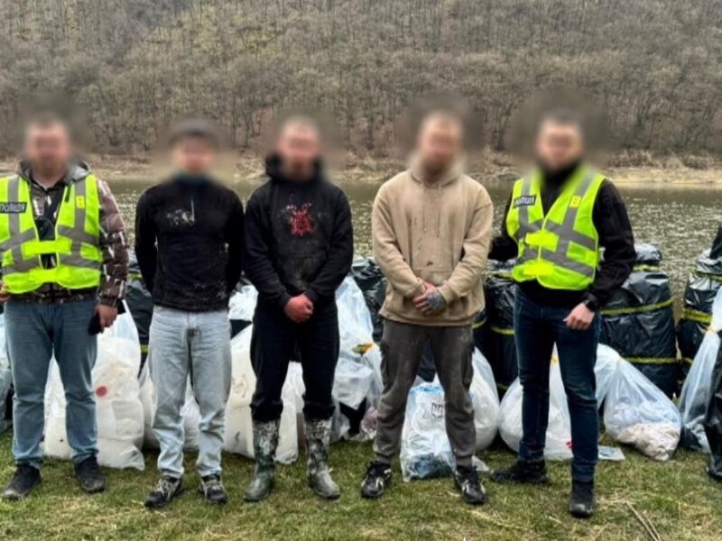 На Прикарпатті юнаки налагодили масштабне нарковиробництво