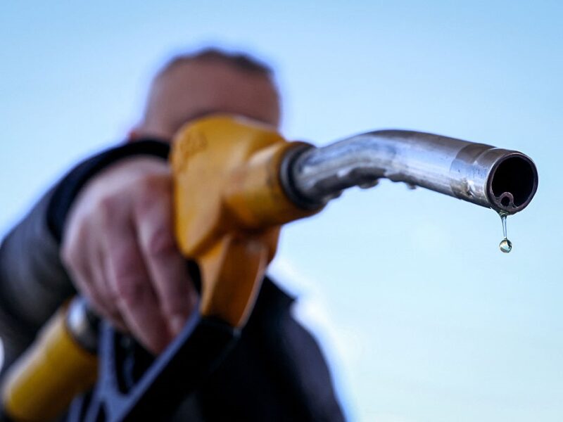 Нафта стрімко дорожчає: як це вплине на Україну