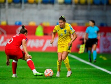 Нападниця Козлова серйозно травмувала коліно в матчі з Англією