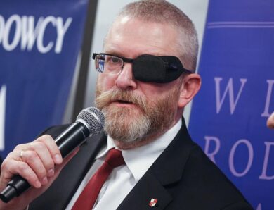 Наруга над прапором України: в ЄС позбавили імунітету польського депутата