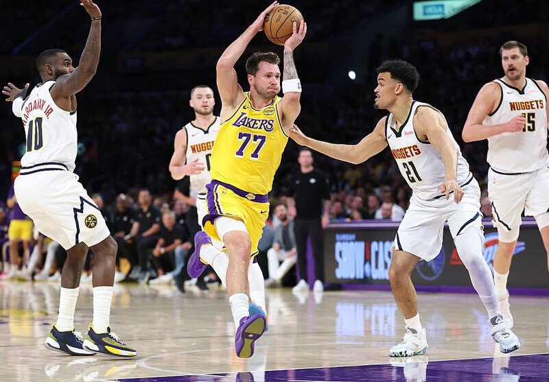 НБА: Лейкерс у овертаймі здолали Денвер