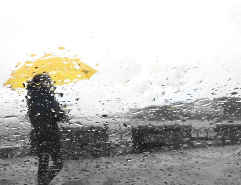 Невеликі дощі й вітер: якої погоди очікувати найближчими днями