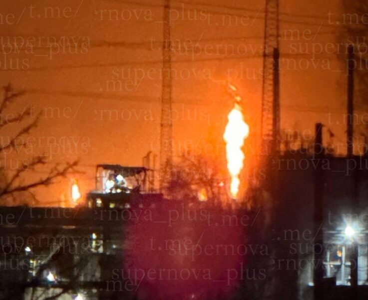 Низку міст РФ накрили вибухи, є влучання і пожежі