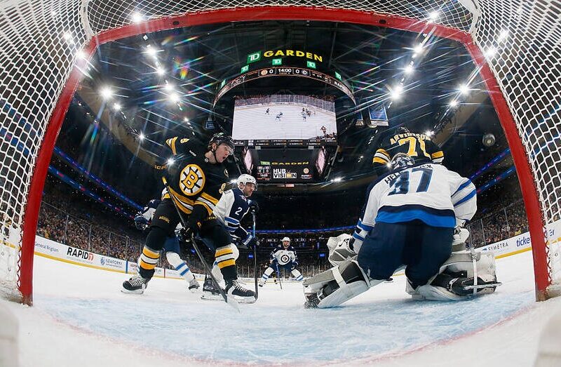 НХЛ: тріумфи Бостона, Тампи й Баффало