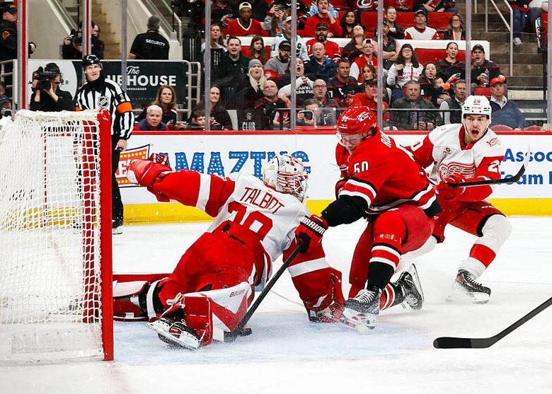 НХЛ: успіх Кароліни та Колорадо, фіаско Детройта