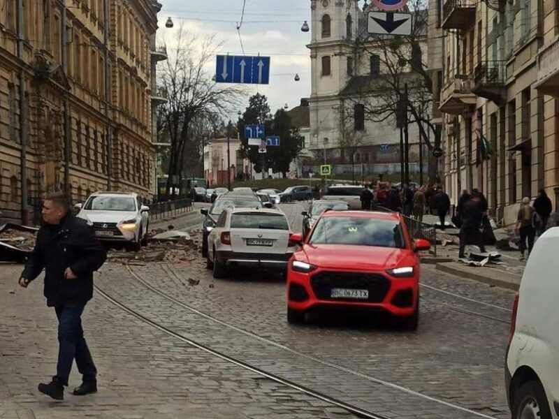 Обстріл Львіва: є нові влучання, кількість постраждалих зросла