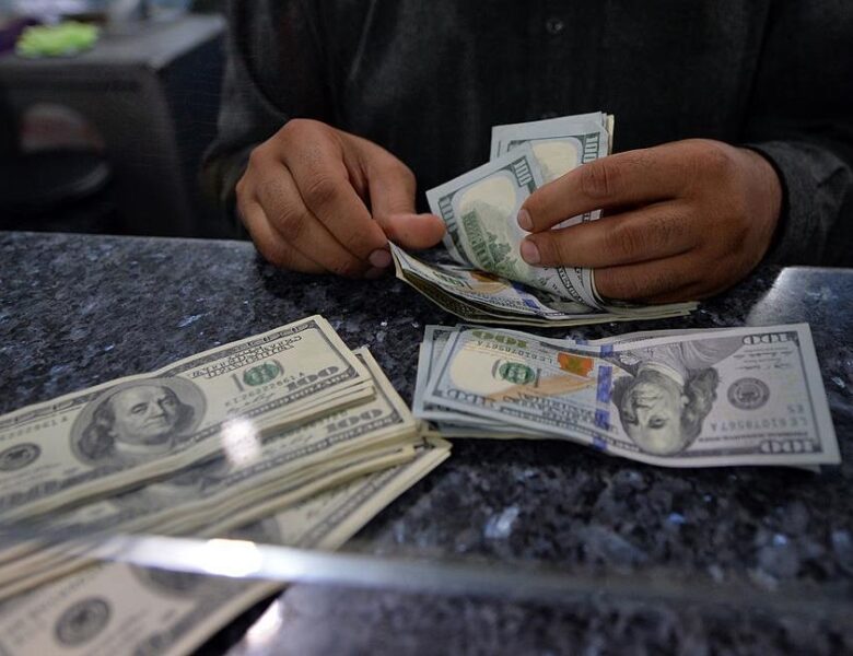 Офіційні курси долара і євро відновили зростання