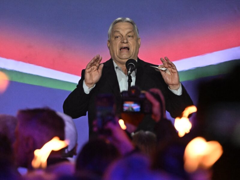 Орбан зчинив істерику через опозиційних мітингарів