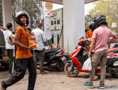 Перехід на “дистанційку”. Світ економить пальне