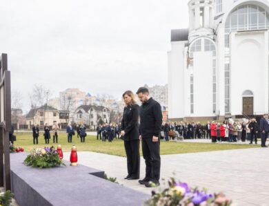 Подружжя Зеленських вшанувало пам’ять загиблих у Бучі