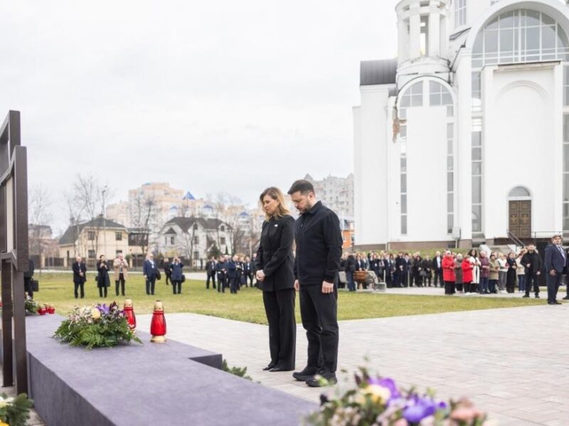 Подружжя Зеленських вшанувало пам’ять загиблих у Бучі