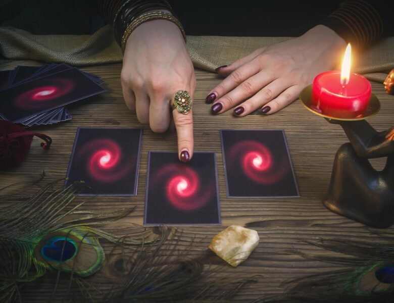 Половина росіян вірить у домовиків і ясновидців – опитування