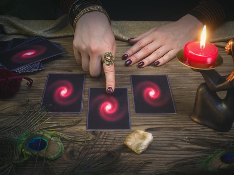 Половина росіян вірить у домовиків і ясновидців – опитування