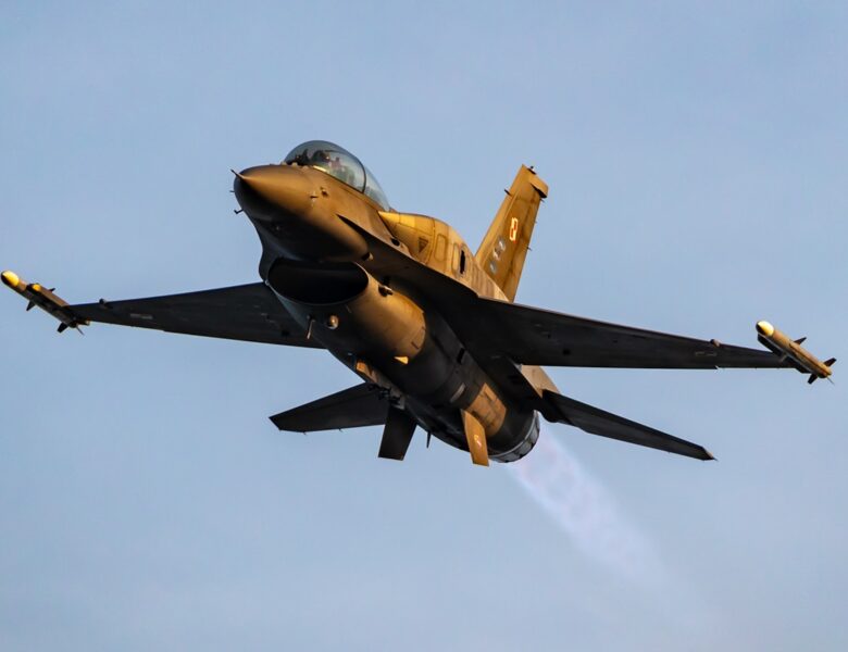 Польща підняла винищувачі через обстріл України Росією