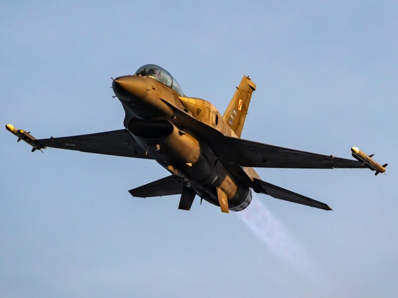 Польща підняла винищувачі через обстріл України Росією