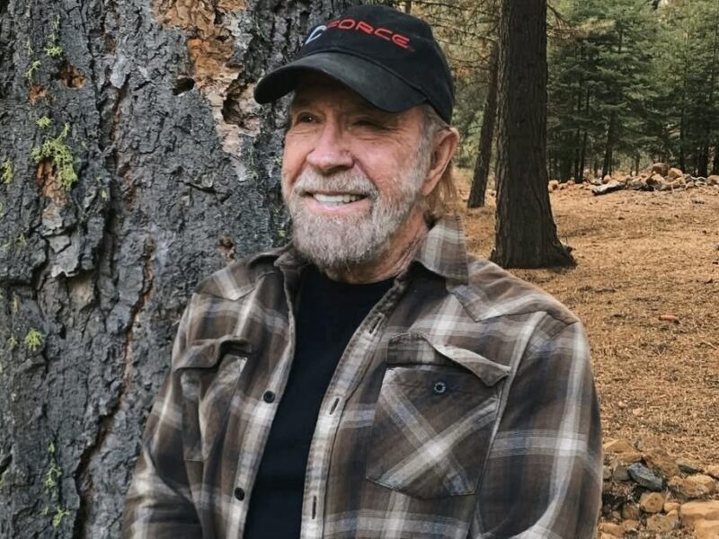 Помер легендарний актор Чак Норріс