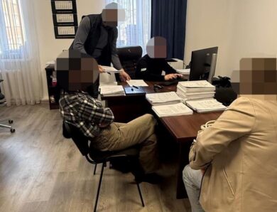 Посадовицю з Рівненщини підозрюють у масштабній вирубці лісу